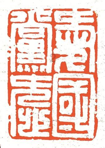 沙滩游玩的女孩们